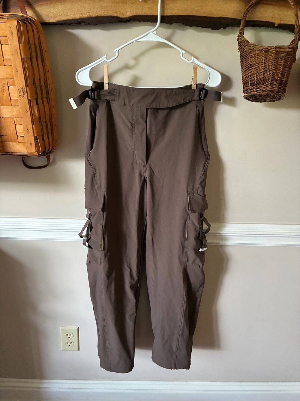 Seniq Trailmix Cargo Hiking Climbing Pants Brown Small S WORN ONCE